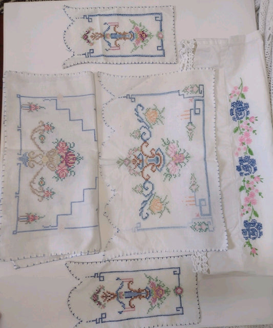 VTG  40s Hand Embroidered Linen Dresser Scarf Runner Pillowcase Set Cottagecore