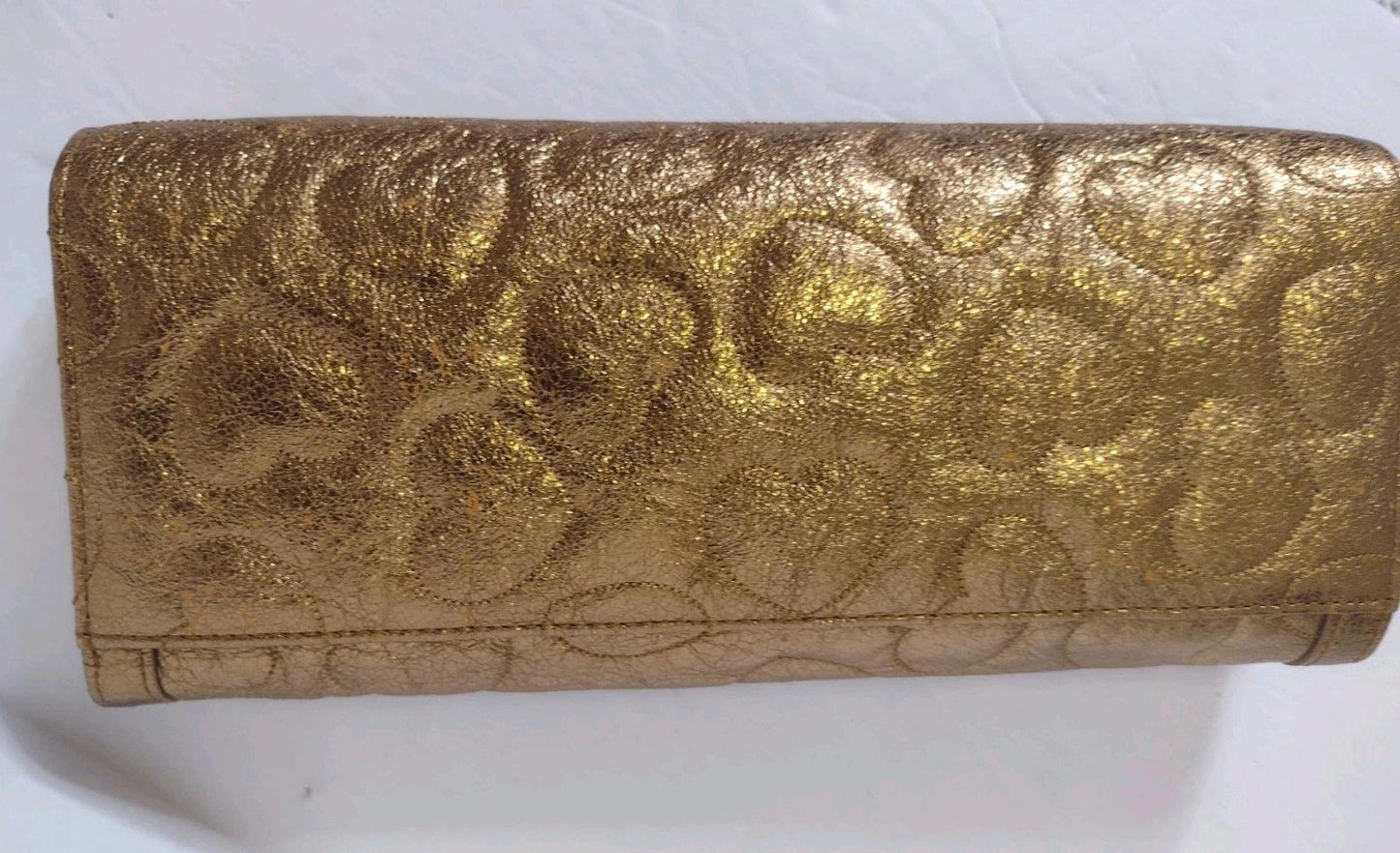 Lovcat Gold Heart Embossed Chain Clutch Wallet NWOT Pink Heart Lining Charm