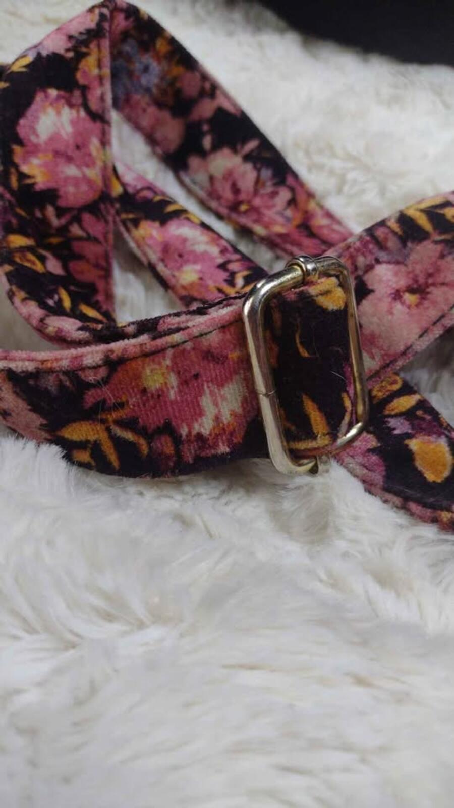 Vintage floral velvet crossbody bag
