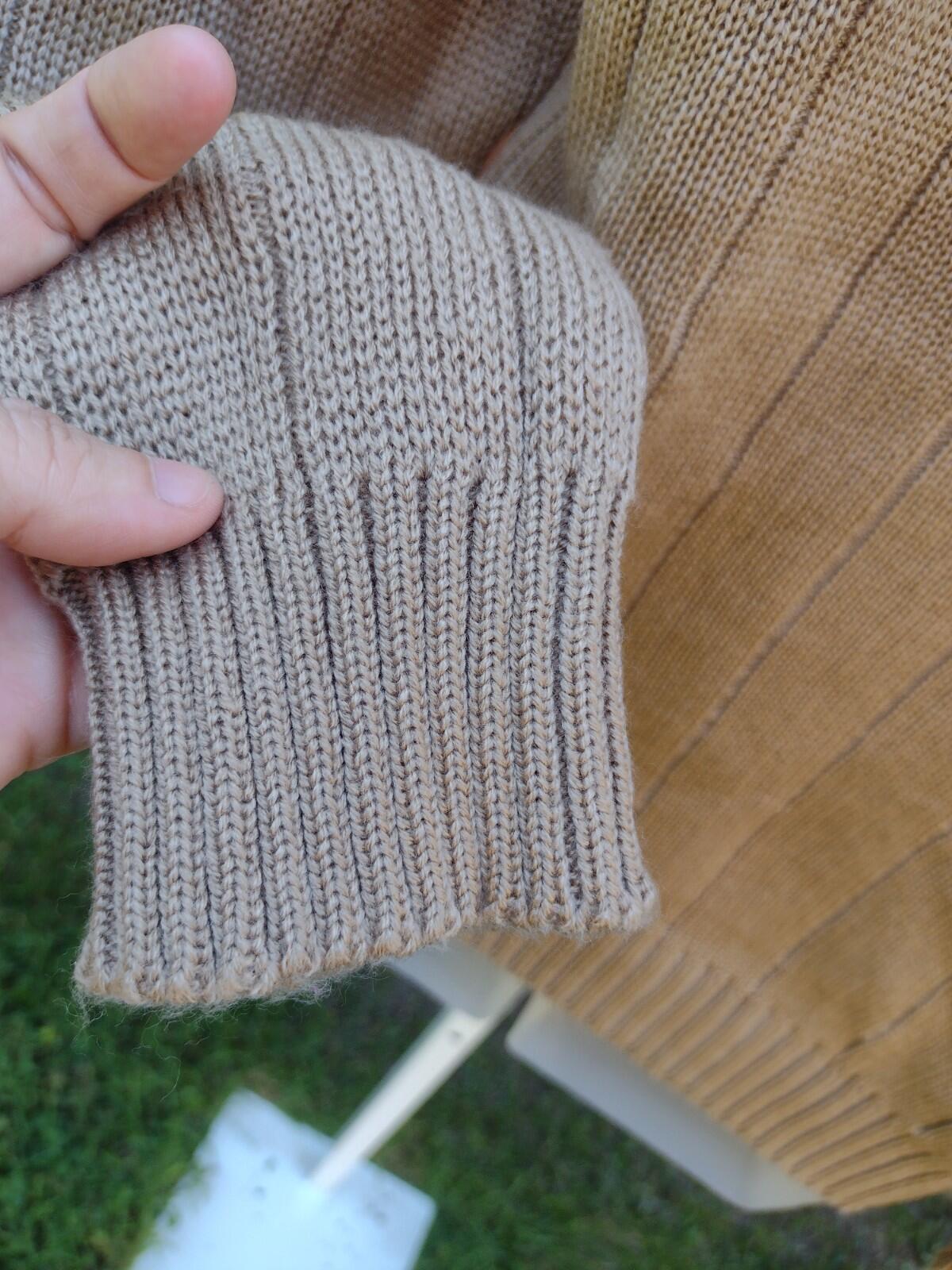 Vintage Tan Navy Turtleneck Sweater Acrylic Blend Ribbed Knit Women M/LSki