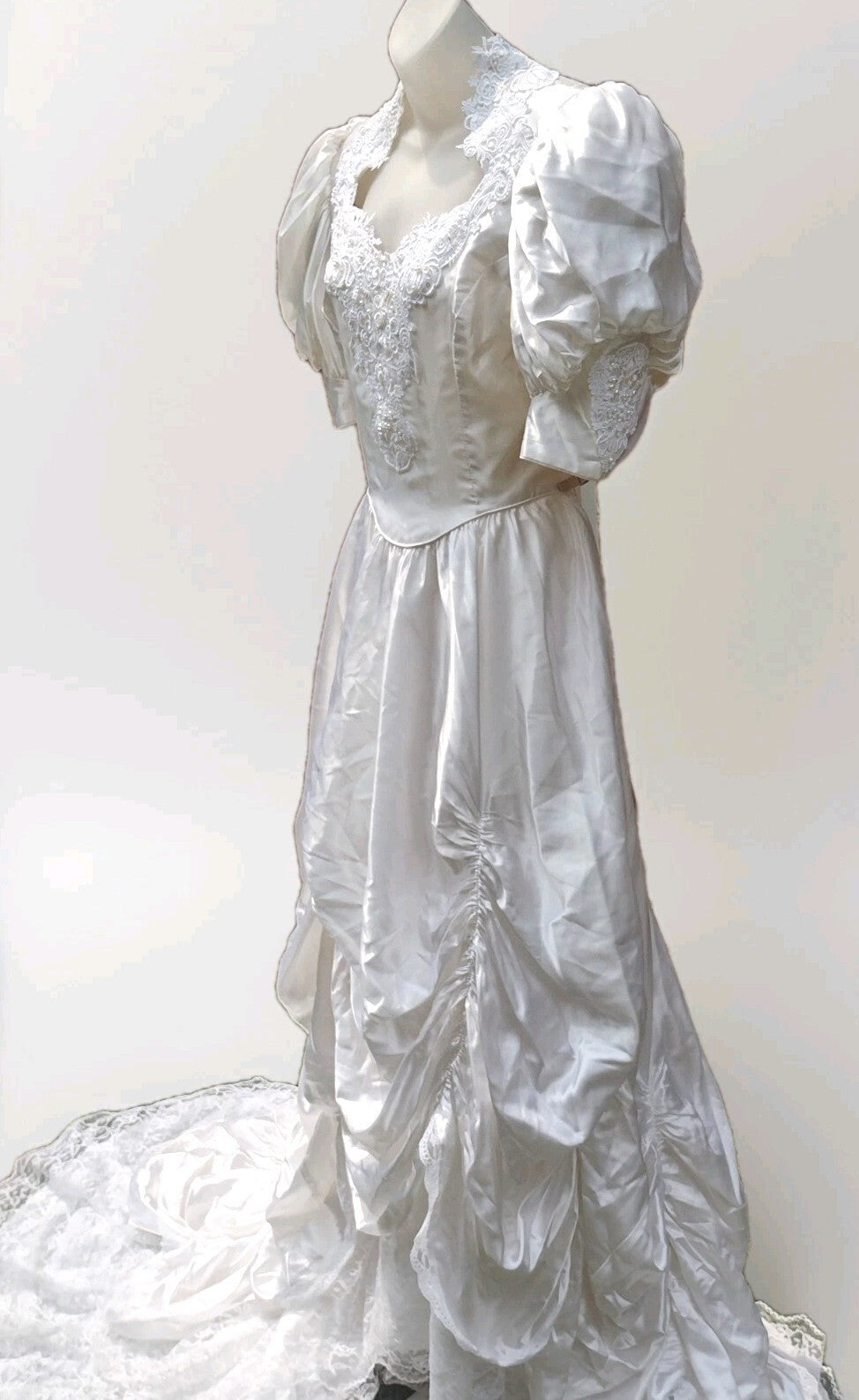 Vintage Alfred Angelo Wedding Gown Satin Lace Beaded Puff Sleeve Train USA 15/16