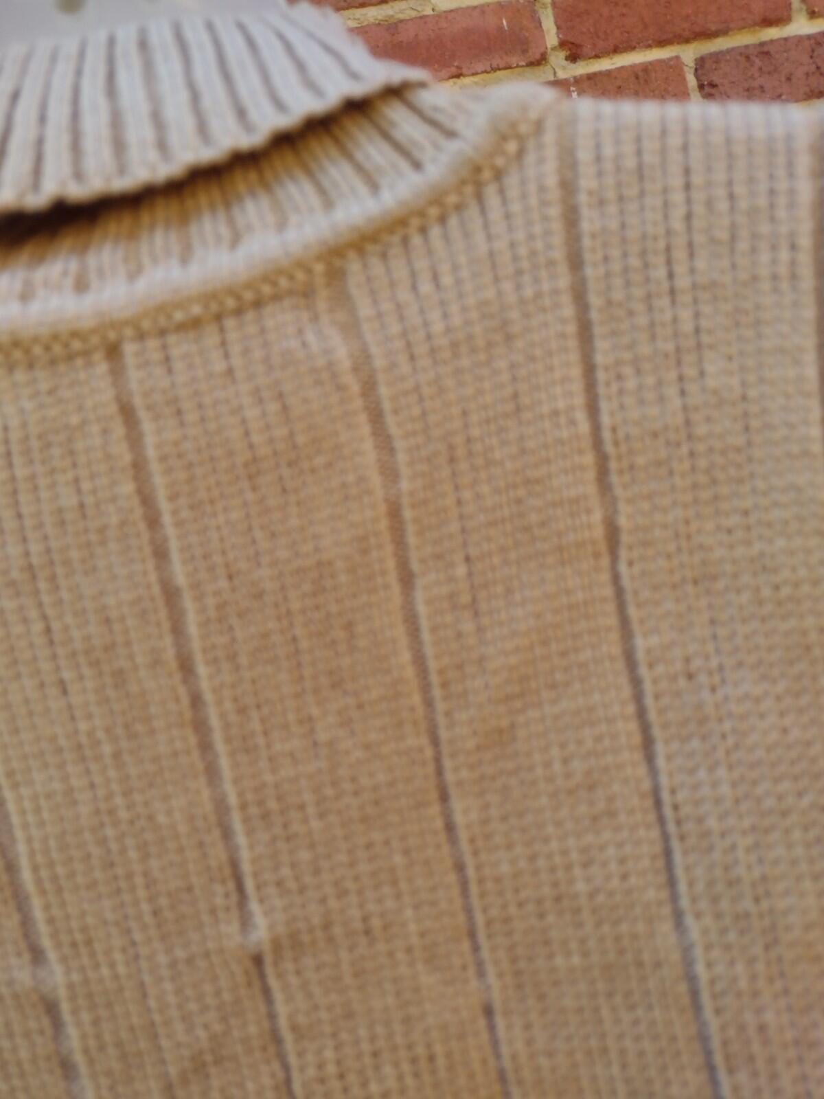 Vintage Tan Navy Turtleneck Sweater Acrylic Blend Ribbed Knit Women M/LSki