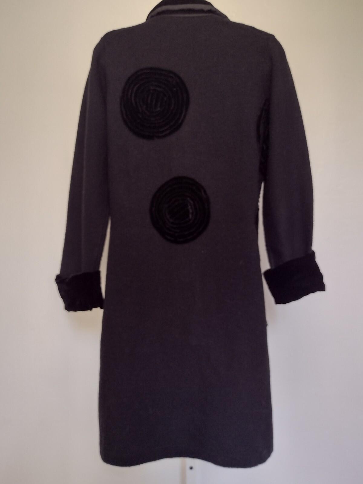 SWE Wool Blend Art to Wear Coat Velvet Applique Black Buttons Women’s Small