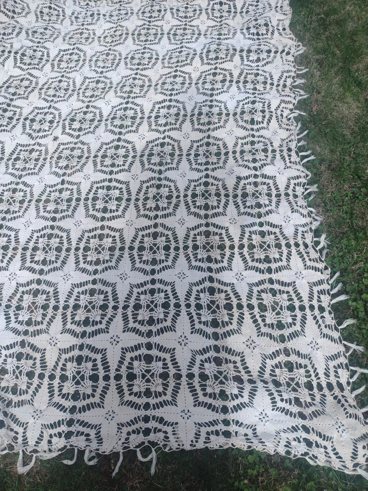 Vintage 50s Hand Crochet Cotton Lace Bedspread 82x100 Fringe Openwork Ivory
