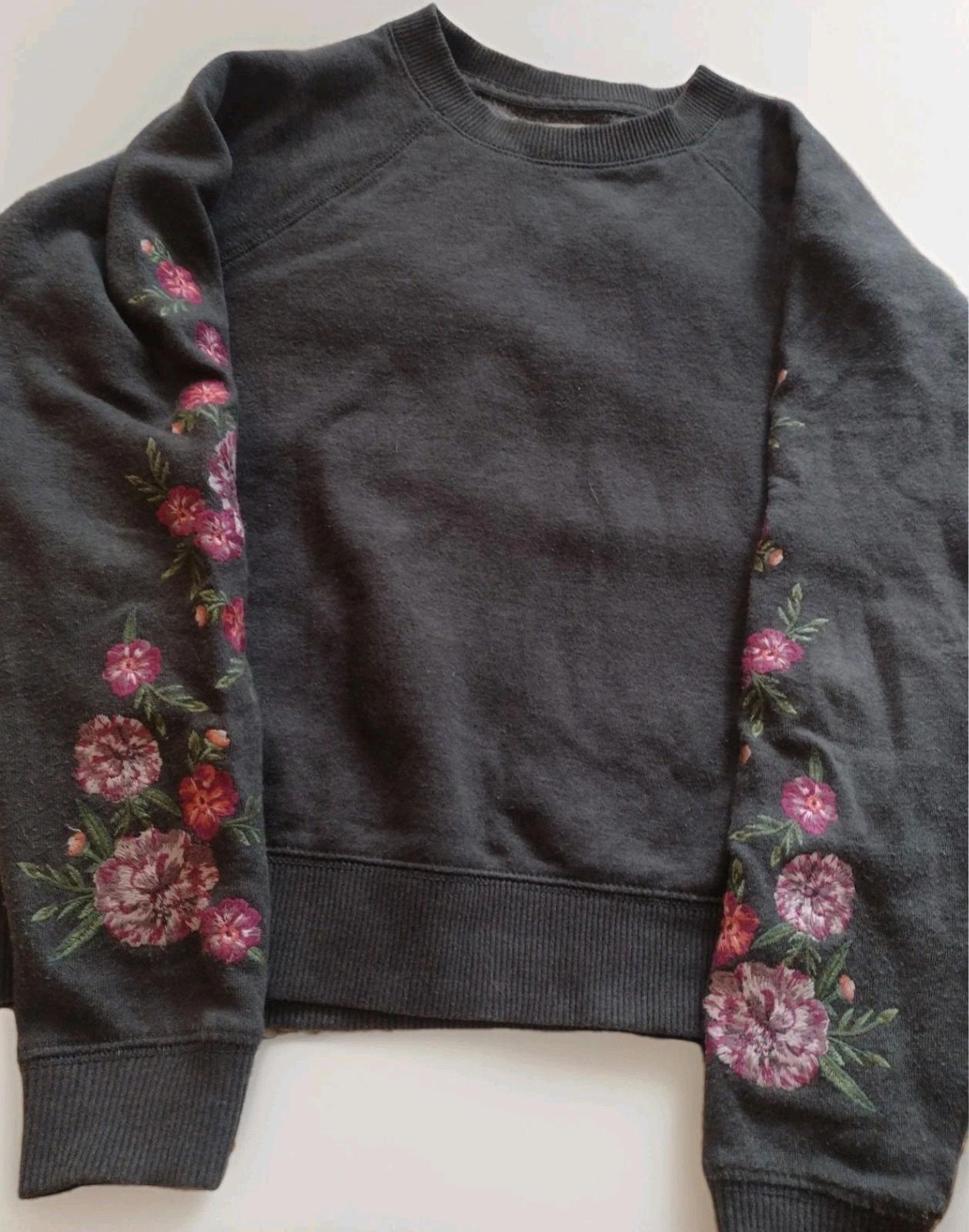 Gray Aeropostale Pink Embroidered Floral Sleeve Sweater Sweatshirt XS