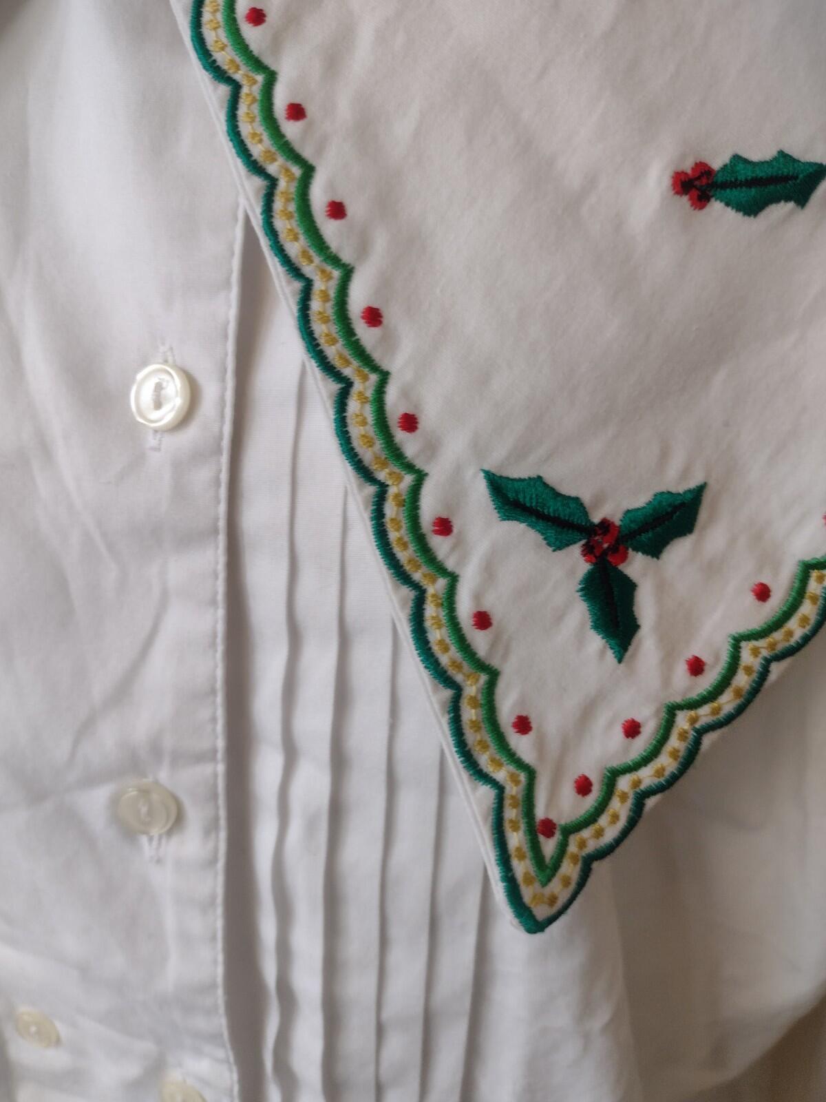 Westbound 12 Vintage Holiday Blouse Embroidered Holly Prairie Korea