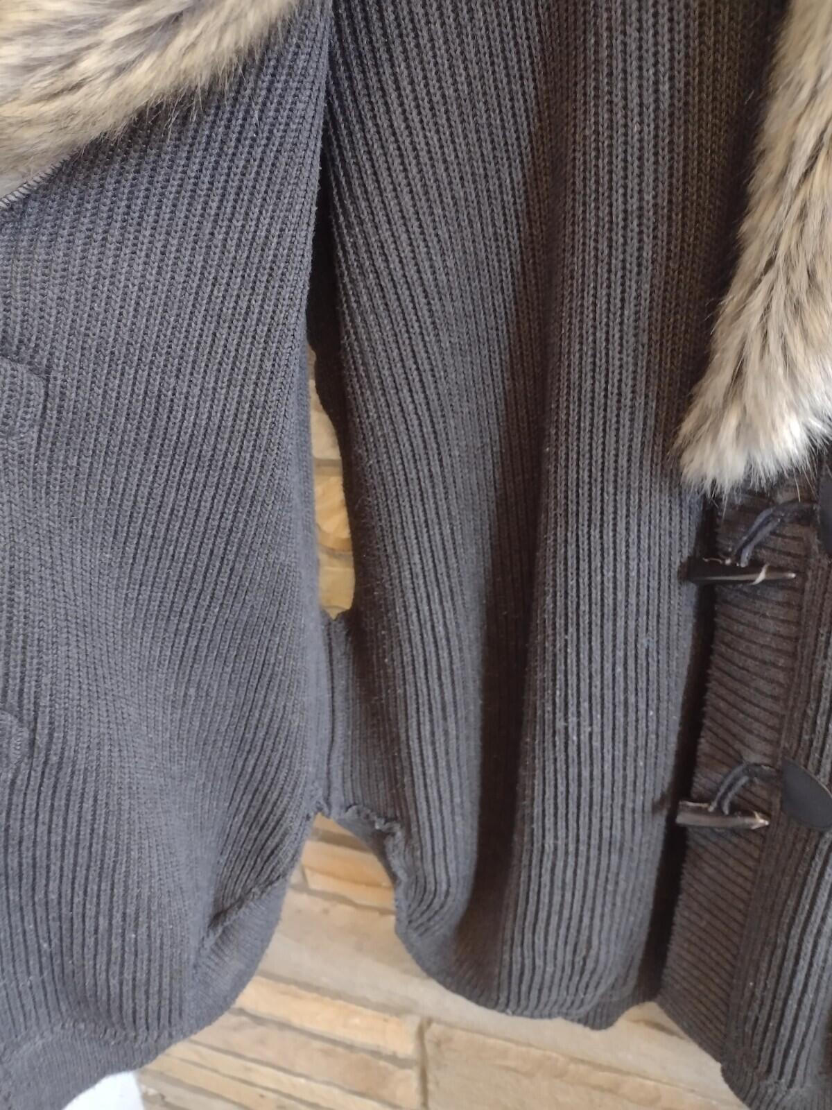 Ruyi Knit Sweater Vest Faux Fur Collar Off Black Women Sz OS With Toggle Close