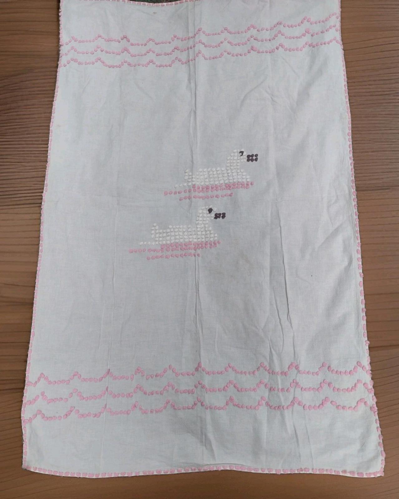 VTG 50s Tufted Yarn Duck Runner 30x60 Feedsack Dresser Scarf Pink Brown Cream